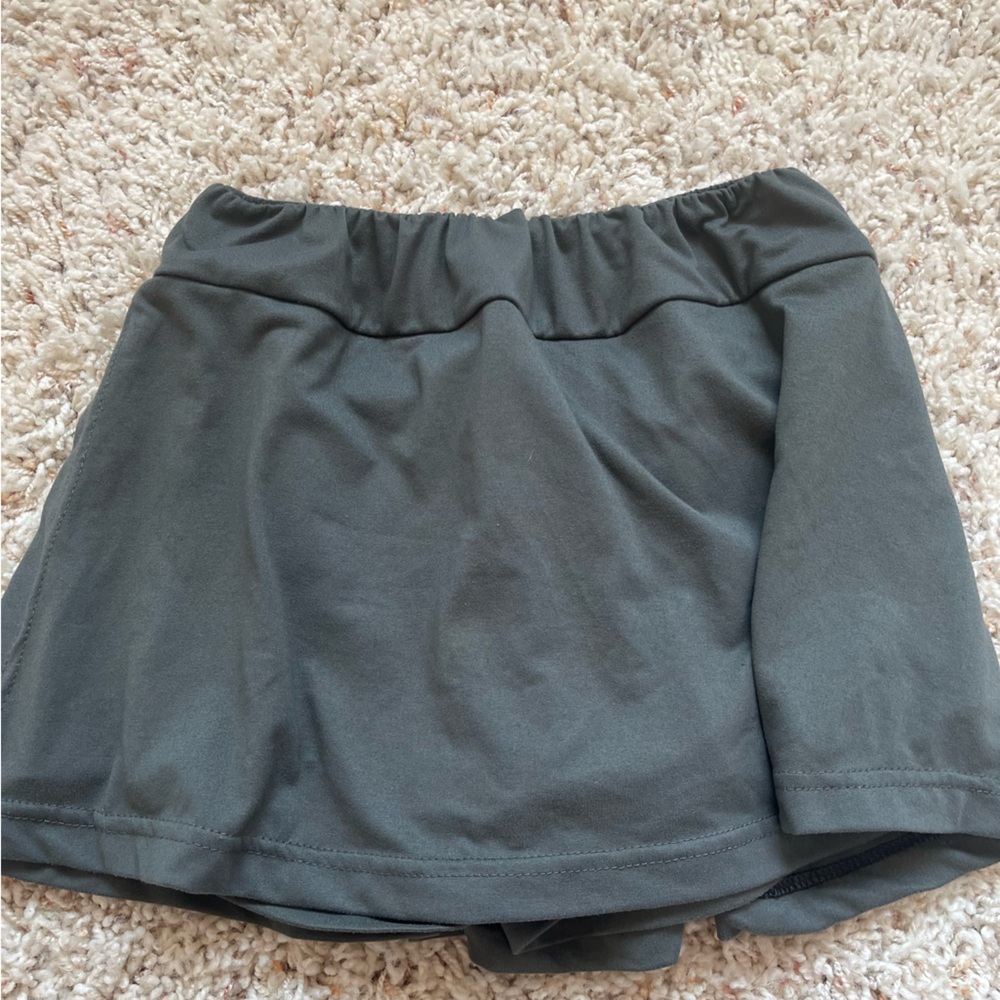 Grey skirt with slit